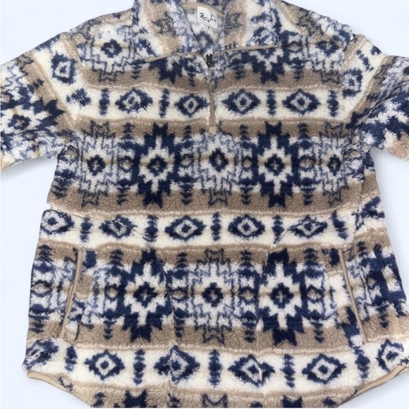 Aztec Pattern Fleece Pullover - Picture 4 of 4